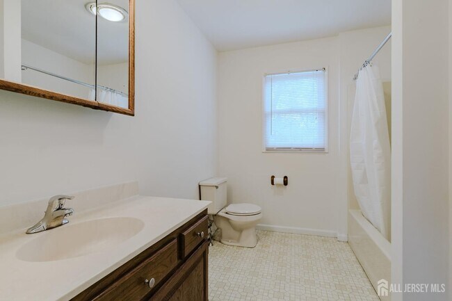 Building Photo - 596 4th Ave