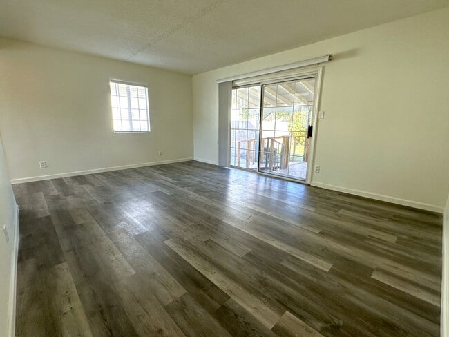 Building Photo - 10206 Hillview Ave