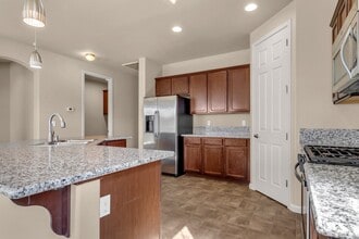 Building Photo - Golden Valley One Story - No pets permitted