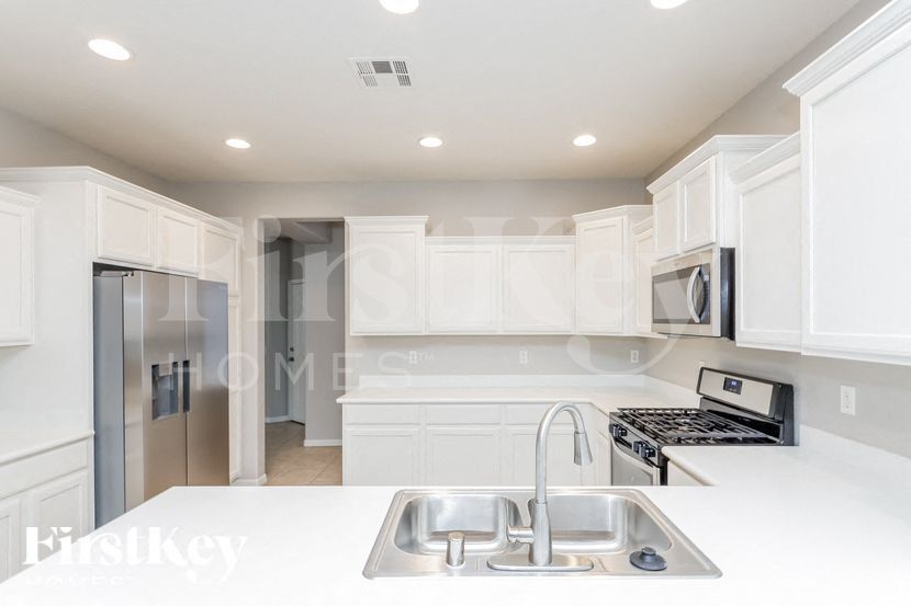 Building Photo - 5595 Criollo Dr