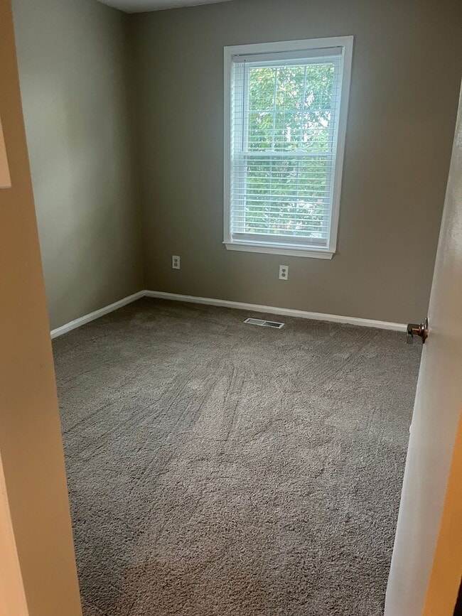 Building Photo - 3 Bd / 2.5 Bth Pennsbury School District Townhome