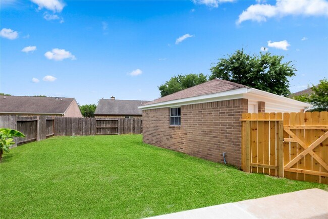 Building Photo - 4523 Waterfall Way
