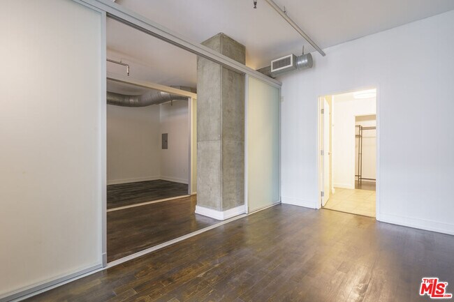 Building Photo - 645 W 9th St