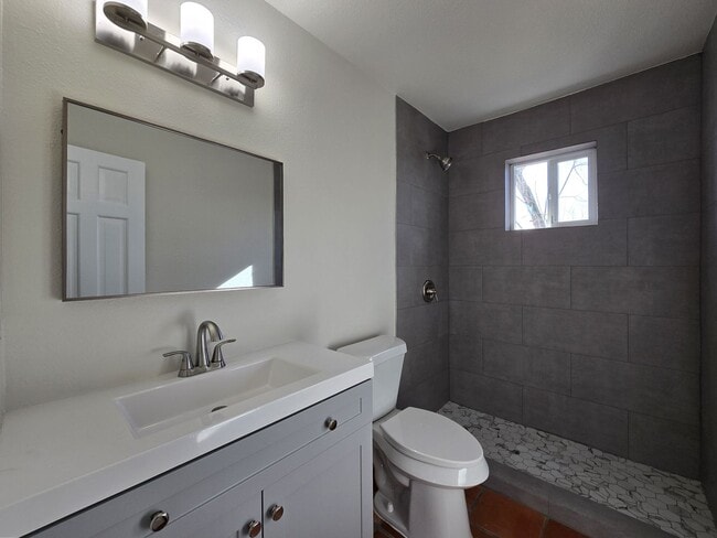 Building Photo - 522B Juniper