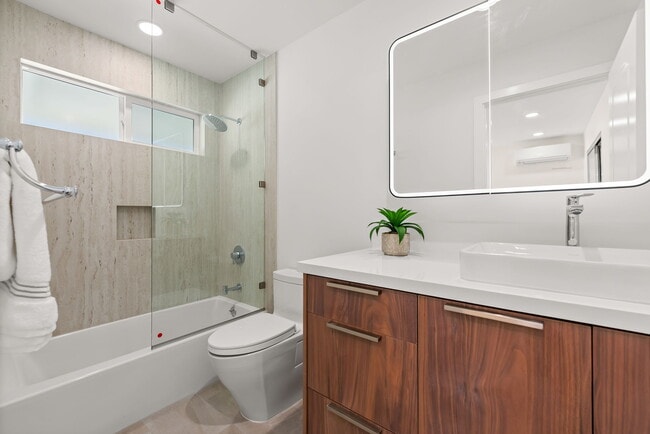 Building Photo - 2067 Laukahi St