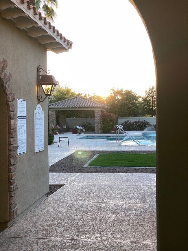 Building Photo - Resort-Style Living in Gilbert – 3 Bed Townhome Near SanTan Village