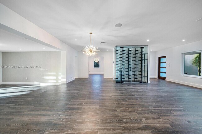 Building Photo - 10618 NE 11th Ct