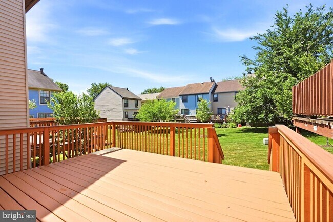 Building Photo - 204 Livingston Ct
