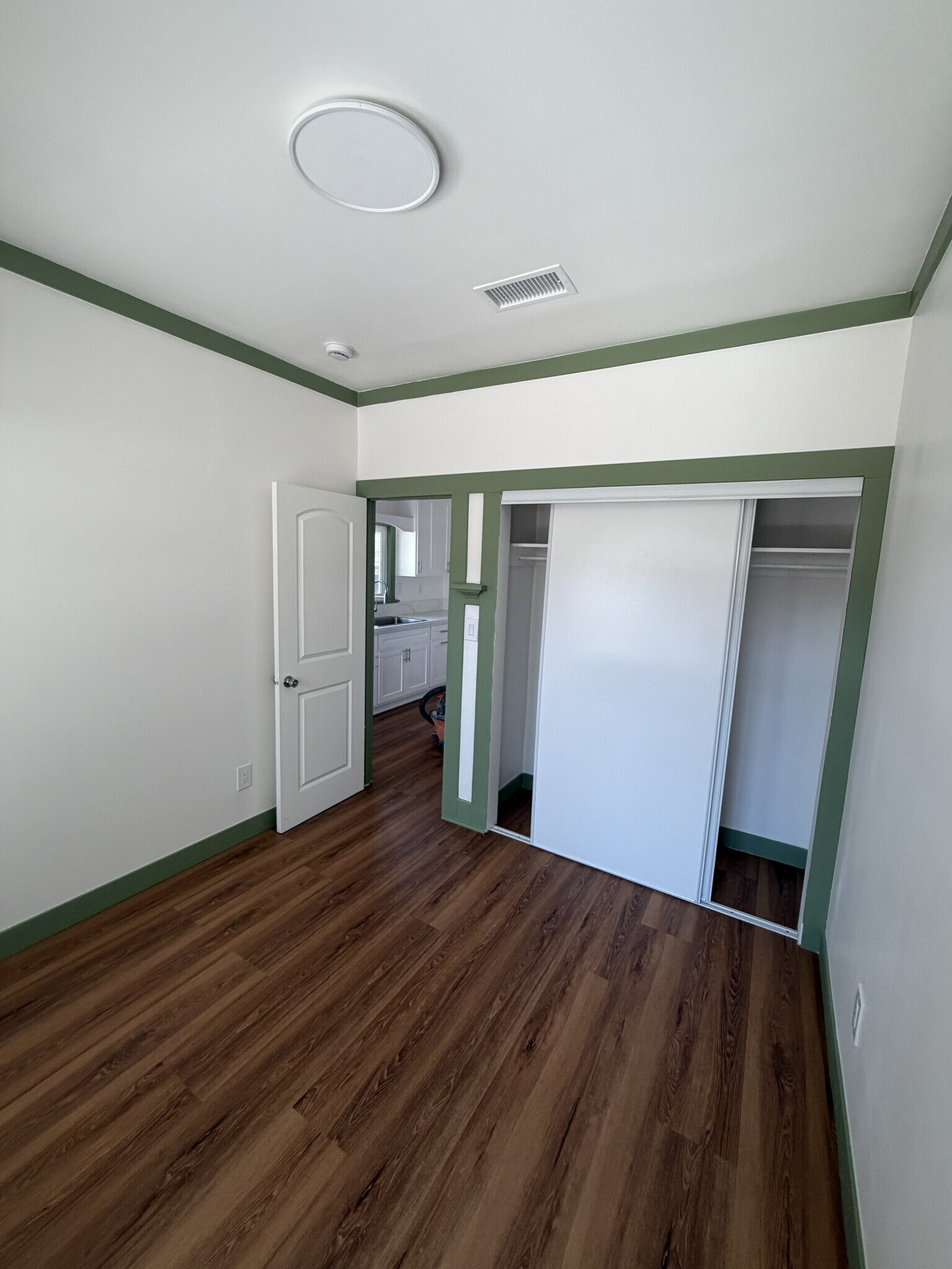 Building Photo - 324 W 55th St