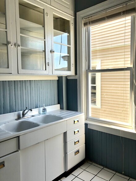 Building Photo - 124 Vinton St, 2