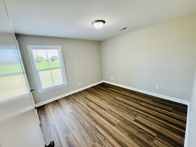 Building Photo - 3935 Mickey Ln