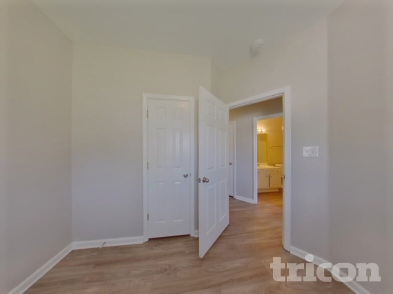 Building Photo - 3004 Dairy Farm Dr