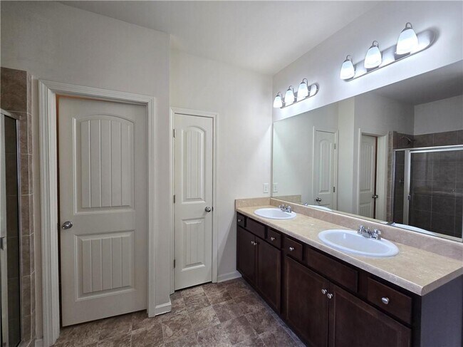 Building Photo - 1043 Blind Brook Cir