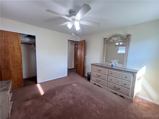 Building Photo - 480 W Hazeltine Ave