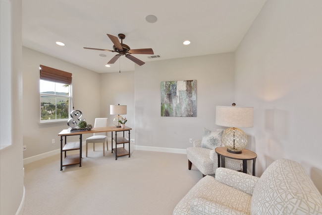 Building Photo - 4 Bed 5 Bath, Beautiful Home In Danville, With A Pool!