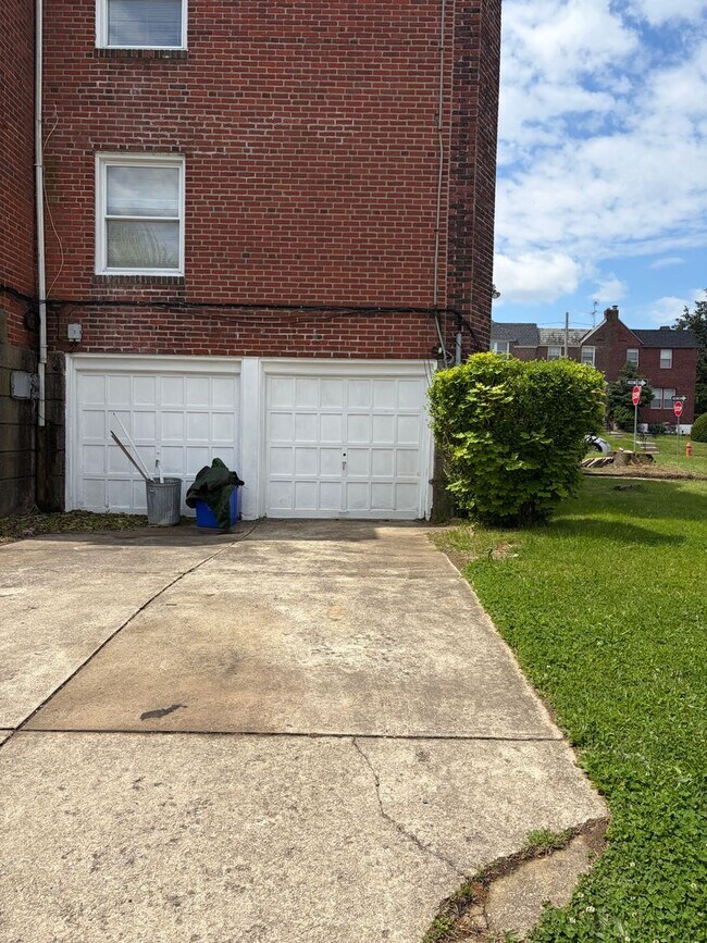 Building Photo - 7925 Cedarbrook Ave