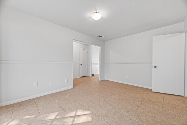 Building Photo - 22206 Red River Dr