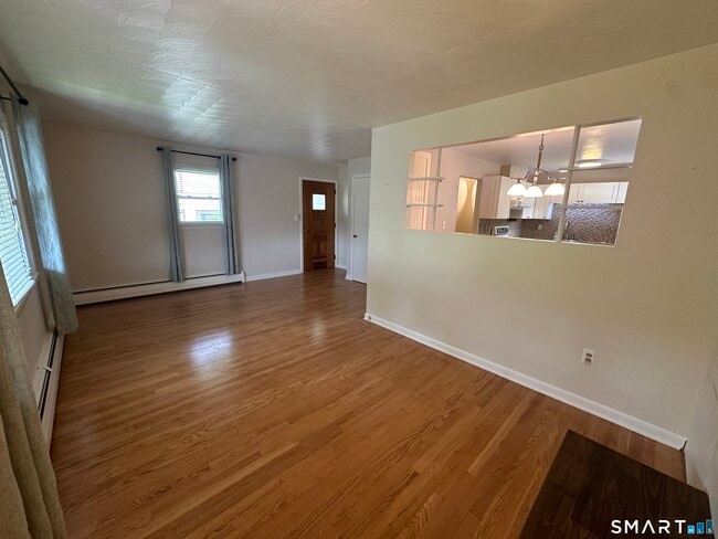 Building Photo - 18 Manchester Ave