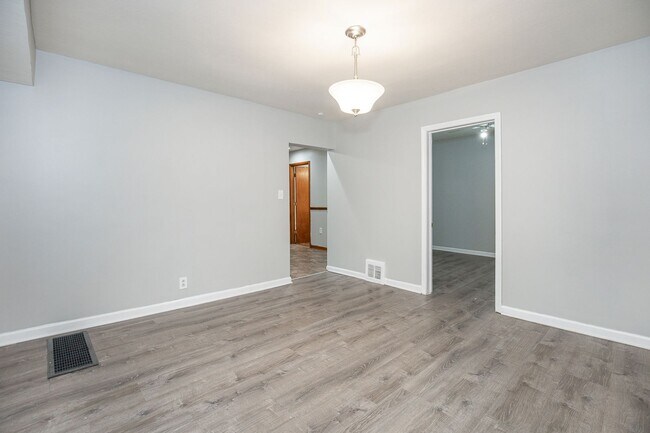 Building Photo - 3262 W 122nd St