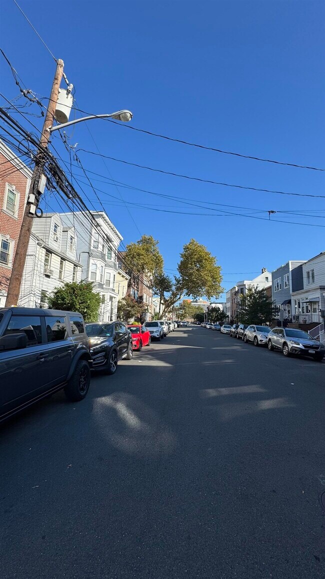 Building Photo - 76 Beacon Ave