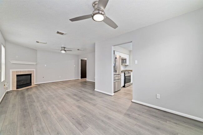 Building Photo - 10810 Meadow Walk Ln