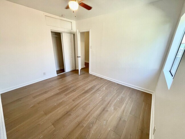 Building Photo - 3659 6th Ave