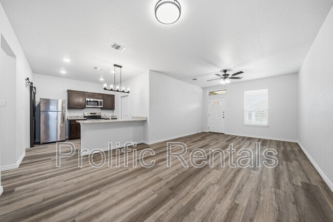 Building Photo - 126 Leon Ln