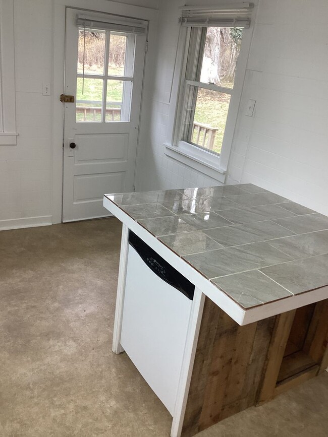 Building Photo - Two-Bedroom House