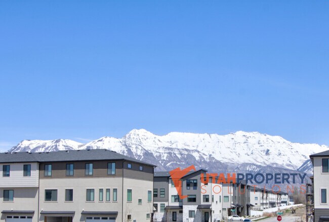 Building Photo - 952 W 500 S