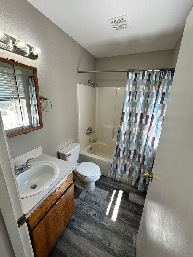Building Photo - Lydia Court Duplex