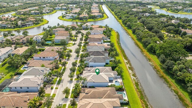 Building Photo - 9529 Eden Roc Ct