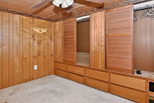 Building Photo - 1305 Ridge Cir