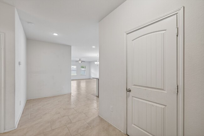Building Photo - 138 Meadow Grove Dr