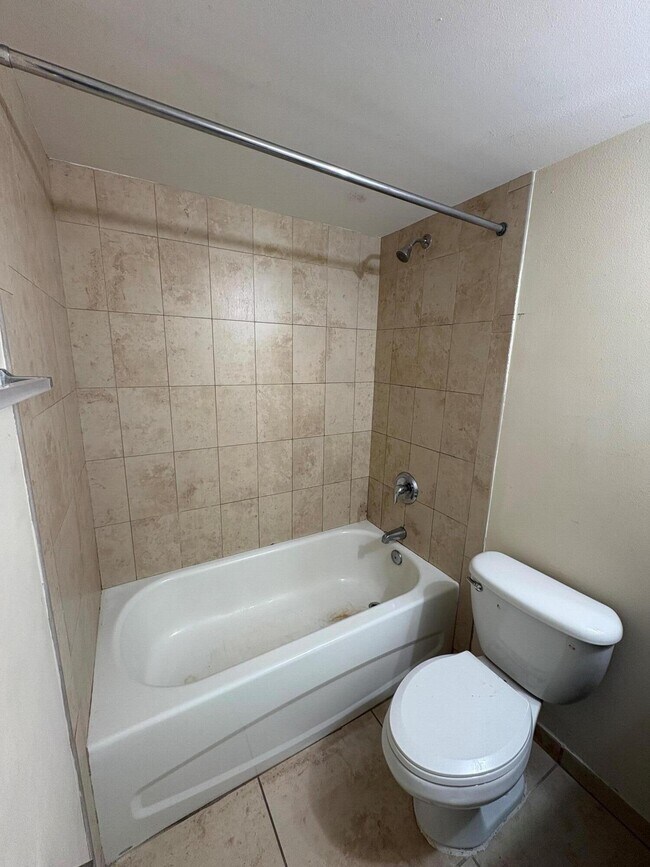 Building Photo - 6235 SW 47th Manor