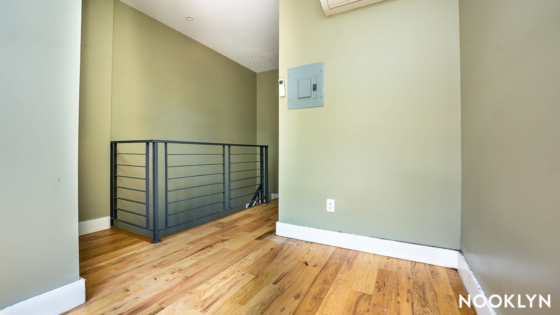 Building Photo - 18-15 Putnam Ave