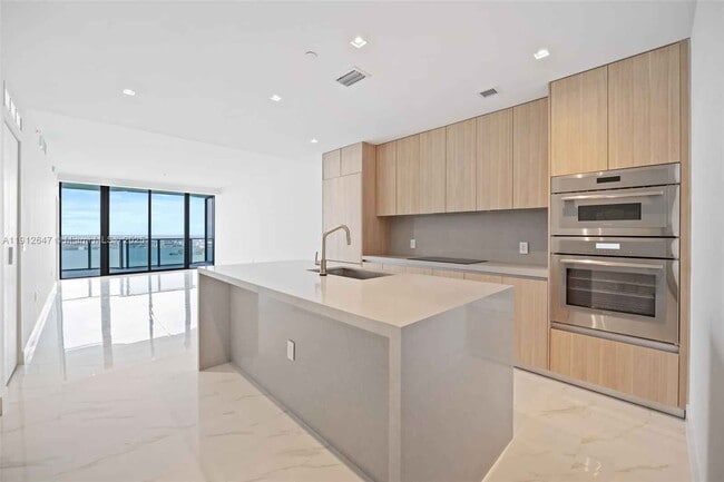 Building Photo - Northeast 24th Street, Miami, FL 33137 - 2 BR 2 BA condo