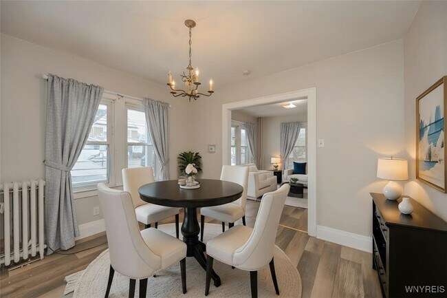 Building Photo - 2253 Niagara St