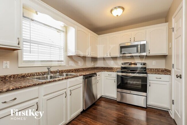 Building Photo - 1500 Cedar Springs Cir