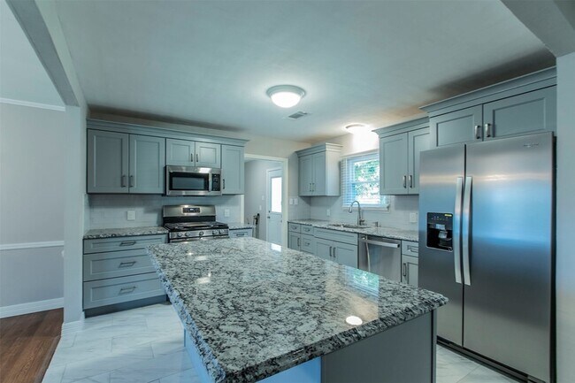 Building Photo - 6804 Springhill Rd