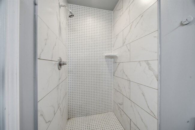 Building Photo - 8824 S Wabash Ave