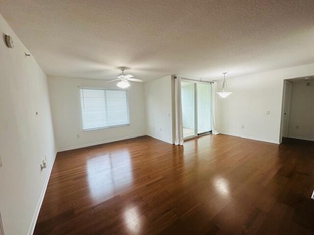 Building Photo - 401 Villa Cir