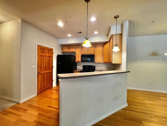 Building Photo - 5220 Boardwalk Dr
