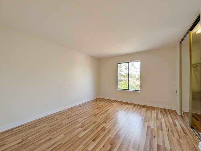 Building Photo - Waterbury Pointe Condominiums