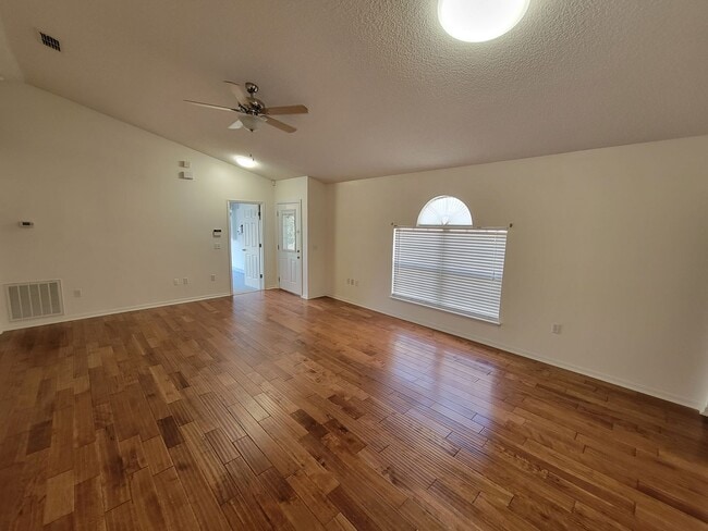 Building Photo - Coming Soon ... Charming 3 Bed/2 Bath Home...