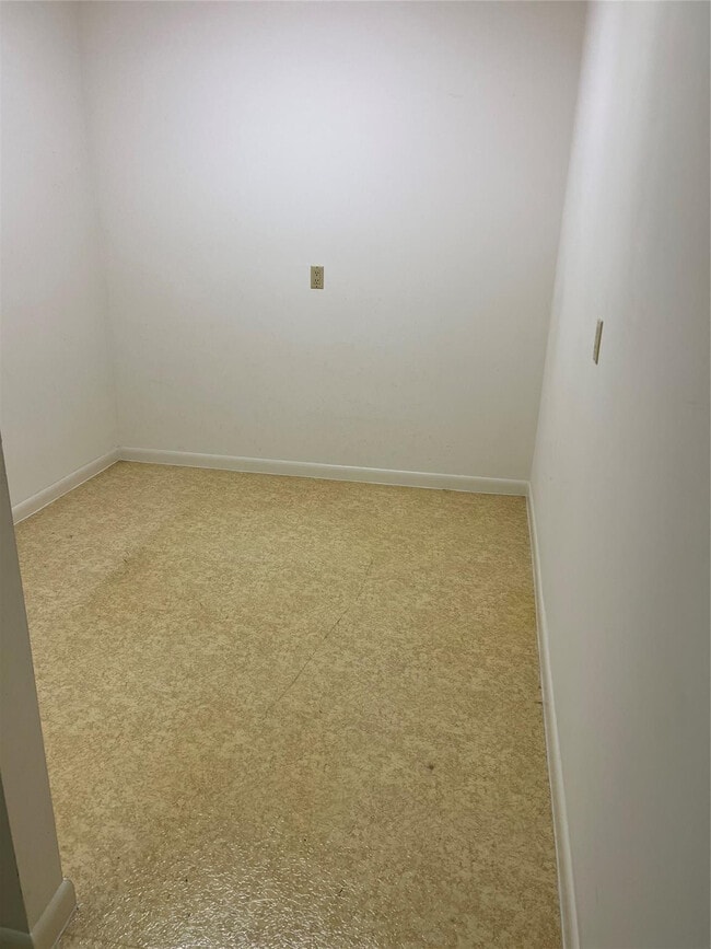 Building Photo - 1526 Whitehall Dr