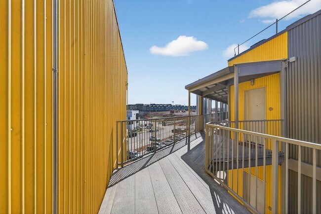 Building Photo - 400 Herron Dr