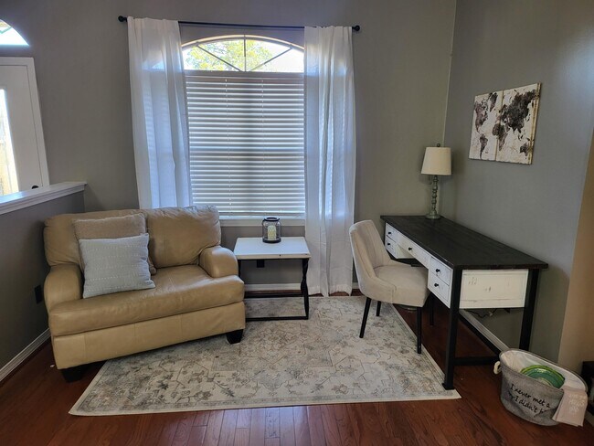Building Photo - 9331 Vandivere Dr