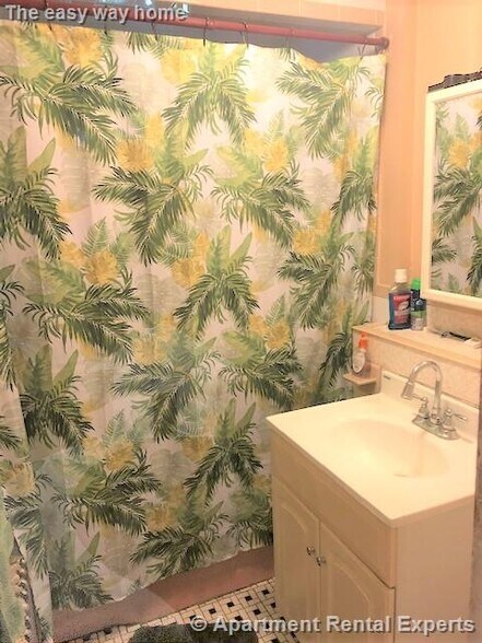 Building Photo - 19 Strathmore Rd