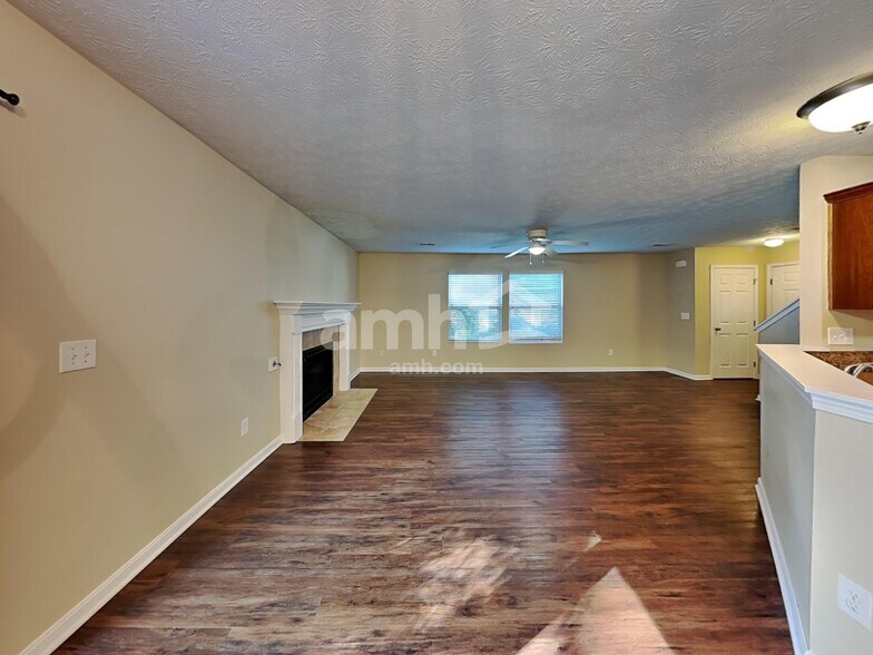 Building Photo - 355 Hennepin Dr