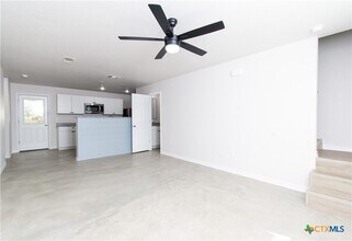 Building Photo - 802 White Meadow Ln